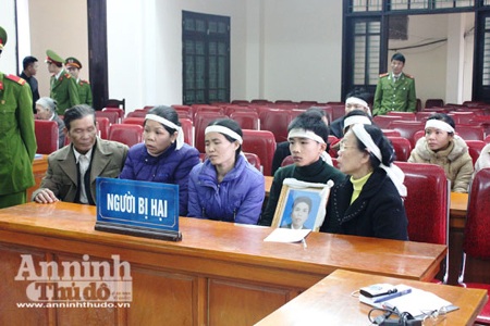 Bị chê điện thoại xấu, giết người dã man - 2 Người nhà bị hại có mặt tại phiên tòa