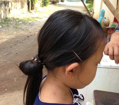 Không nên cho trẻ nhỏ đeo nữ trang vì yếu tố an toàn