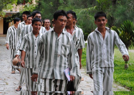 40 chiến sĩ vây bắt 2 phạm nhân trốn trại