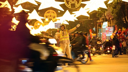 Những người đón Tết muộn - 1 Những người đón Tết muộn