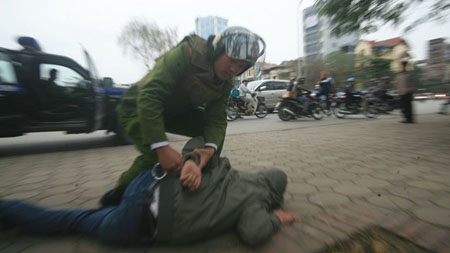 Những người đón Tết muộn - 4 Những người đón Tết muộn