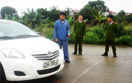 Mất mạng vì quấy rầy đôi trai gái đang “mây mưa” trên taxi - 2 Dựng lại hiện trường vụ án