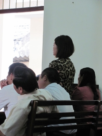 Ba công an bị tố trấn tiền gái mại dâm phản cung - 2 Bị hại tại tòa.