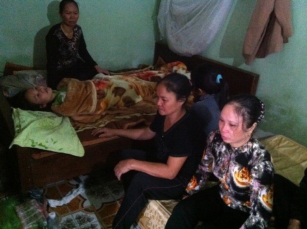 Nỗi đau khó giải tỏa của người vợ bị chồng thiêu hai con - 2 Người mẹ trẻ nhiều ngày sống trong trạng thái hoảng loạn vì không thấy con.