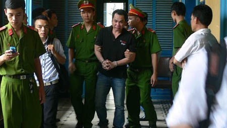 Bị cáo Vòng Văn Trọng sau khi được tòa tuyên giảm án