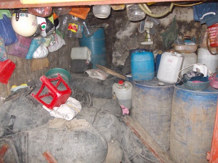 Hà Nội: 2.000 lít rượu “trữ” trong…21 săm xe ô tô - 2 Rượu săm trông như...lợn con