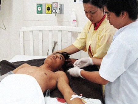 Tài xế đánh hành khách trên xe buýt lãnh án - 1 Tài xế đánh hành khách trên xe buýt lãnh án