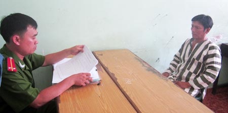 Đồng Liêm Nhân tại cơ quan điều tra.