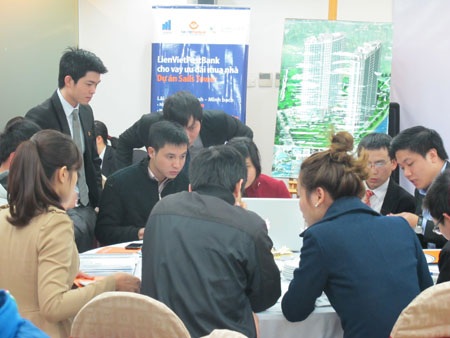 Ngân hàng Bưu điện Liên Việt tư vấn khách hàng vay vốn mua nhà tại dự án Sails Tower