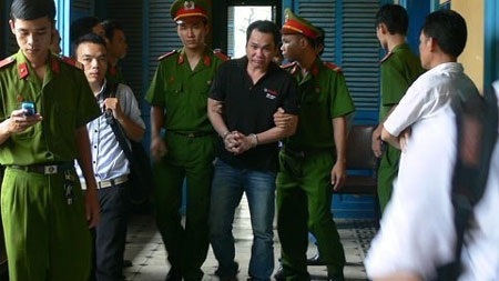 Bị cáo Vòng Văn Trọng sau khi được tòa tuyên giảm án