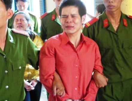 Con gái dắt bạn trai về sát hại dã man mẹ để cướp vàng