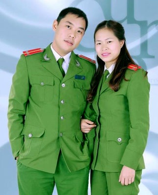 Khi vợ và chồng cùng là lính hình sự - 1 Đôi vợ chồng Trung úy Nguyễn Thị Lê Thảo và Trung úy Nguyễn Trung Hiếu.