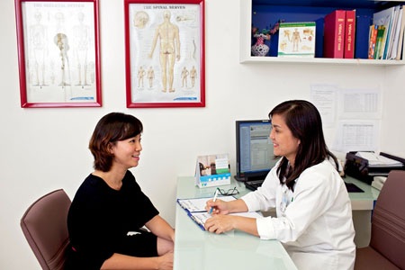 Đừng chủ quan với bệnh công sở - 1 Nhân viên văn phòng là đối tượng hay mắc phải các căn bệnh công sở.