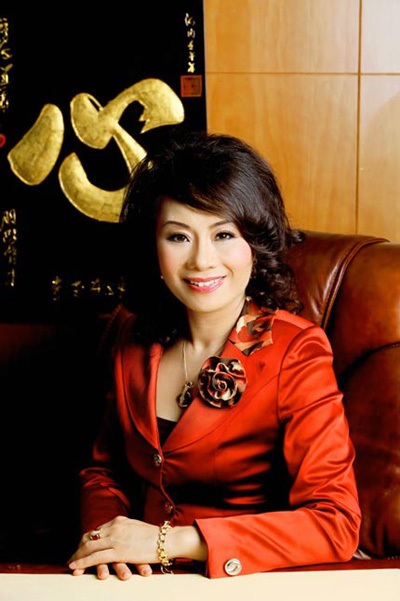 Vì sao Hoa hậu quý bà Trương Thị Tuyết Nga bị bắt? - 1 Quý bà Trương Thị Tuyết Nga từng đạt nhiều danh hiệu về cuộc thi sắc đẹp