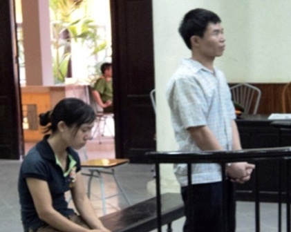 Hà Nội: Thiếu phụ đa mưu cùng chồng giăng bẫy giết người tình - 1 Hai vợ chồng B. trong phiên tòa