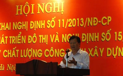 Bộ trưởng Bộ Xây dựng phát biểu tại hội nghị