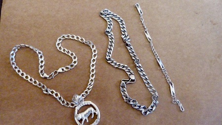 Hà Nội: Cháu bị cướp, bà tung đòn hiểm bắt kẻ gian - 1 Cơ quan công an khuyến cáo không nên cho trẻ nhỏ đeo các loại trang sức