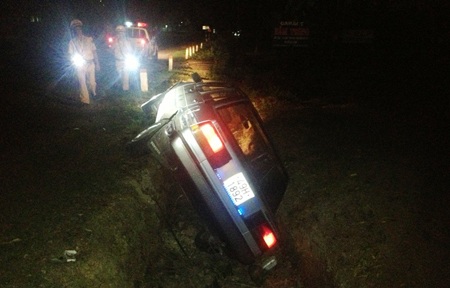 Phương tiện tên Thủy sử dụng bị lao xuống mương nước ven đường (ảnh Cơ quan công an cung cấp).