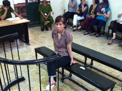 Bị cáo Nghĩa trong lúc tòa nghỉ nghị án.