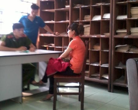 Đánh ghen, lấy tài sản tình địch - 1 Nguyễn Kim Liên tại cơ quan điều tra.