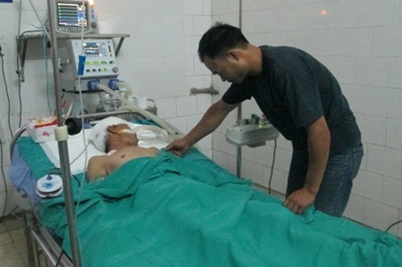 Nhập viện sau một giờ “làm việc” với công an xã