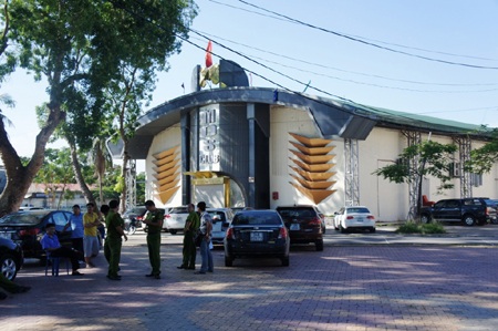 Vũ trường MOS Club - nơi bị hàng trăm cảnh sát đột kích