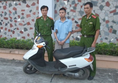 Tỉnh dậy sau đột quỵ, bệnh nhân giết, cướp tài sản của bác sỹ - 1 Quyền bị bắt cùng chiếc xe tang vật.