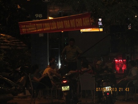 Nhóm côn đồ đã xông vào nhà chị Linh gây rối trật tự suốt nhiều ngày liền