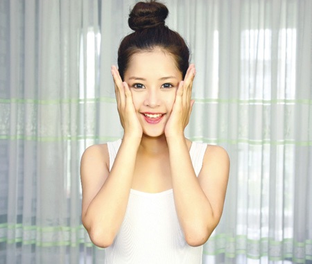 Chi Pu bật mí: Sạch mụn chỉ với 3 bước đơn giản - 1 BƯỚC 1: RỬA SẠCH TRƠN