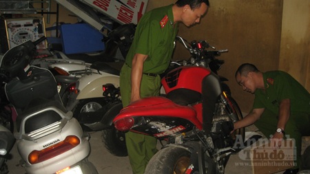 Nhiều mô-tô "khủng" bị làm giả đăng ký, đục số khung, "làm mới" số máy - 10 Nhiều xe máy tay ga đắt tiền khác cũng bị tạm giữ