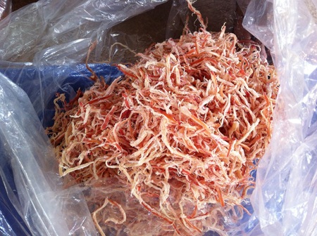 Hàng tấn mực khô bị bắt giữ đàn hồi như… dây chun