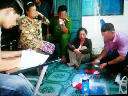 Bắt người mua ve chai “nhặt” được vàng - 1 Bắt người mua ve chai “nhặt” được vàng