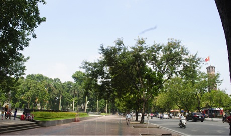 Đường Điện Biên Phủ và cột cờ Hà Nội