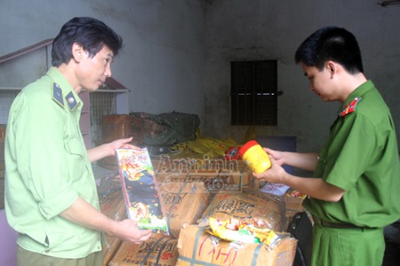 Phát hiện xưởng chuyên sản xuất bim bim “thịt hổ” - 11 Cơ quan chức năng kiểm tra phát hiện vi phạm