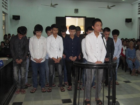 Trả thù cho bạn, chém chết người vô tội - 1 Các bị cáo tại phiên tòa