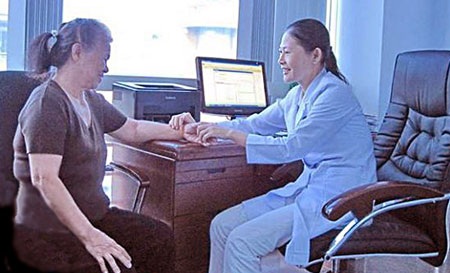 Xét xử phúc thẩm vụ "mổ bướu mỡ, liệt hai chân" - 2 Khám bệnh tại Phòng khám đa khoa quốc tế Exson (ảnh minh họa).