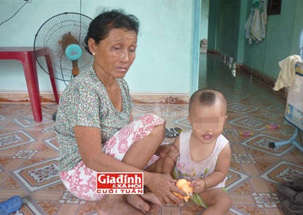 Cám cảnh gia đình kẻ câm điếc cướp tài sản người nước ngoài lấy tiền mua sữa cho con - 2 Bà Huỳnh Thị Nhì buồn bã tâm sự với phóng viên. Ảnh: T.G