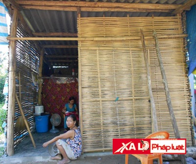 “Khát con trai”, cha ném con gái mới sinh xuống nền nhà - 3 Ngôi nhà tồi tàn của vợ chồng Hột- Bảo