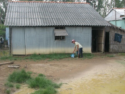 Tiếng kêu cứu trong mơ hé lộ vụ bé gái bị hiếp tập thể - 1 Căn nhà gia đình nạn nhân sinh sống