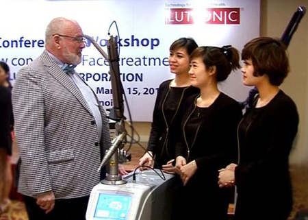 Giải pháp hoàn hảo trong điều trị nám da - 2 Chuyển giao công nghệ Spectra Laser Toning tại Thẩm mỹ Quốc tế Bally