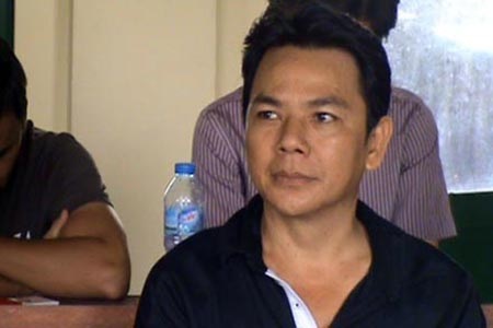 Nghệ sĩ cải lương Hoàng Bửu bị bắt vì cầm đầu sòng bạc Ông Bửu tại cơ quan điều tra. Ảnh: C.A