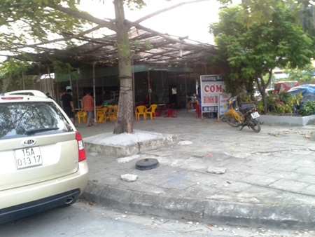 Côn đồ bị dân vây đánh trọng thương - 2 Hiện trường xảy ra vụ việc