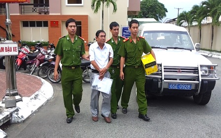 Bắt tạm giam Phó chánh thanh tra Sở VH-TT&DL Cần Thơ - 1 Ông Dũng bị Cơ quan điều tra bắt giữ