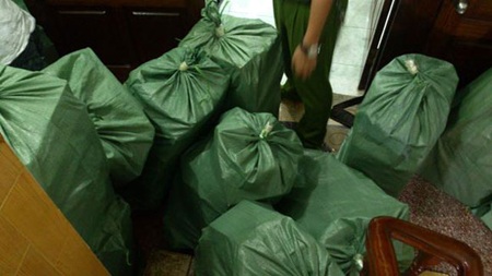 Phát hiện nhiều thiết bị điện tử nghe lén, quay trộm không rõ nguồn gốc - 2 Nhiều bao tải thiết bị điện tử bị niêm phong