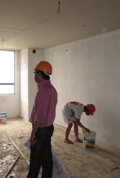 CT2A Tân Tây Đô “lột xác” sau hơn một tháng gấp rút thi công - 3 Công nhân thi công phấn khởi làm việc vì được trả thù lao xứng đáng