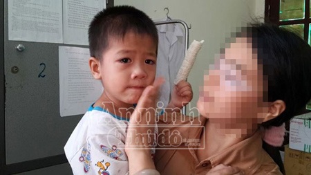 Bắt cóc trẻ em tại bệnh viện Từ Dũ, ra đến Hà Nội thì lộ tẩy - 1 Cháu Thiên Bảo trong vòng tay chăm sóc của các chiến sĩ Công an huyện Phú Xuyên