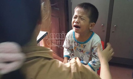 Bắt cóc trẻ em tại bệnh viện Từ Dũ, ra đến Hà Nội thì lộ tẩy - 2 Mỗi khi nhắc đến mẹ cháu Bảo lại khóc đòi gặp mẹ