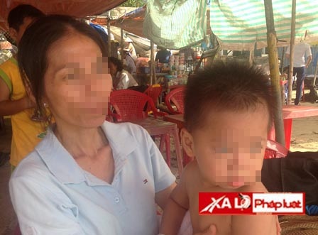 “Cài cắm” người giúp việc, Việt kiều Úc bắt cóc “con rơi”? - 2 Bà giúp việc và đứa trẻ bị bắt cóc.