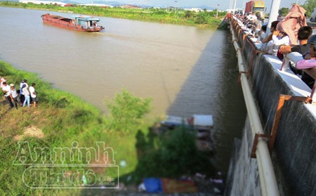 Phát hiện một xác chết dưới sông, cổ đeo đầy đá - 2 Phát hiện một xác chết dưới sông, cổ đeo đầy đá