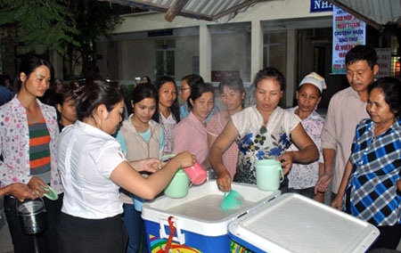 “Nồi cháo hướng thiện” của nhóm giang hồ hoàn lương - 1 “Nồi cháo hướng thiện” của nhóm giang hồ hoàn lương
